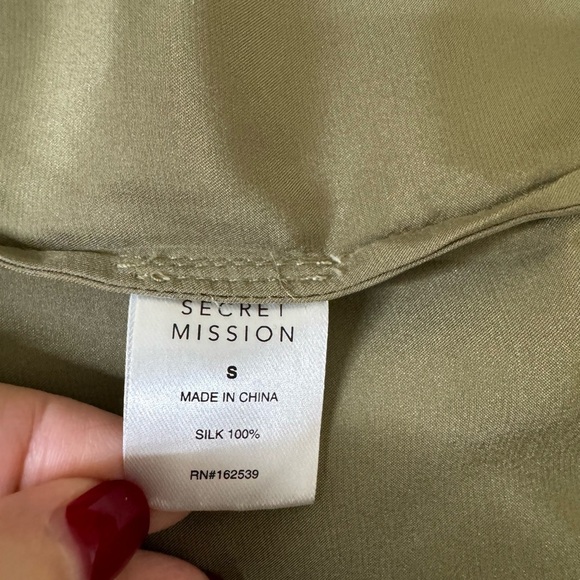 NWT Secret Mission Gem Top Sage Green 100% Silk size Small - Picture 8 of 8